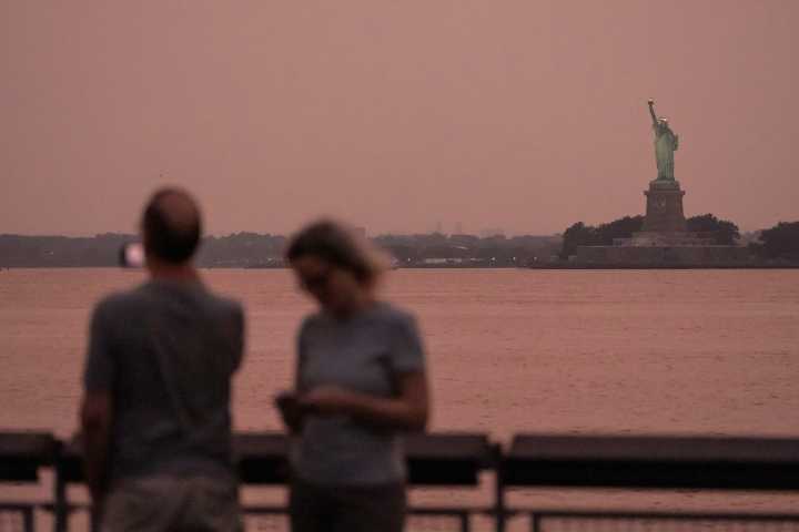 Air quality alerts in place across 10 states as heat warnings issued in Southwest