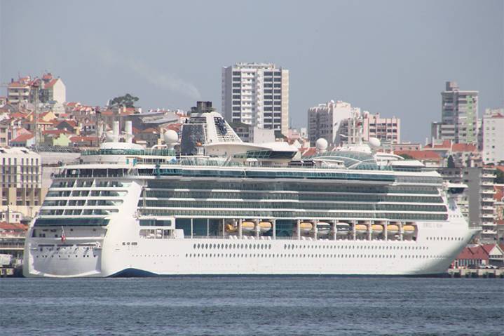 Royal Caribbean’s Grandeur and Jewel to Swap Deployments