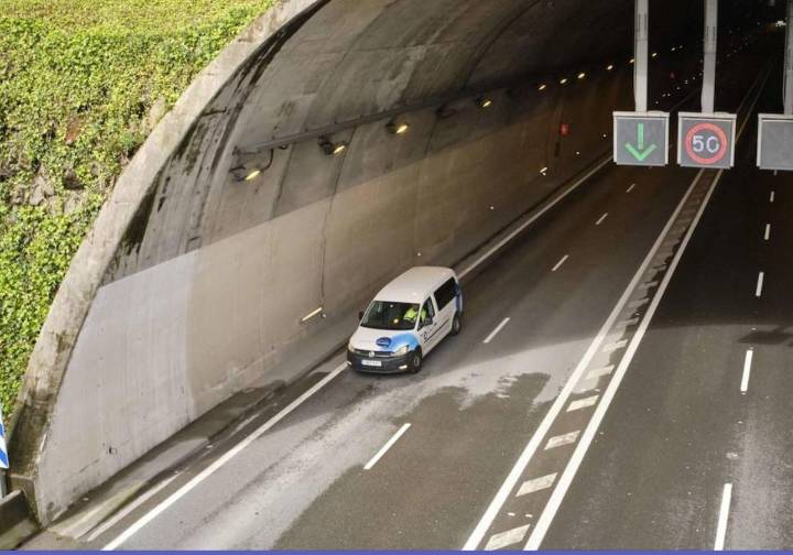 Una joven de 21 años muerta y un hombre de 47 herido en un accidente de moto en Donostia