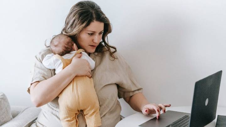 La canasta de crianza se disparó 4% en julio: ¿cuánto se necesita para mantener un hijo?