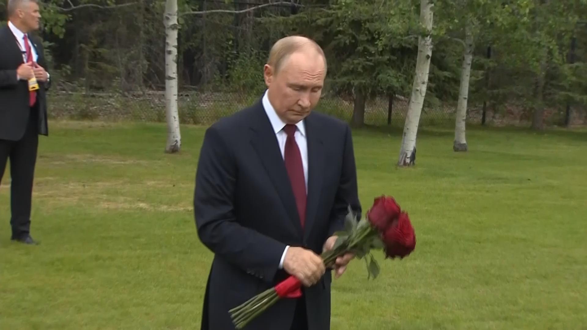 Putin lays flowers at graves for Soviet World War II pilots during Alaska visit
