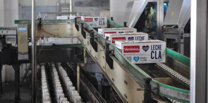 Lácteos Verónica adeuda salarios y sus empleados temen despidos