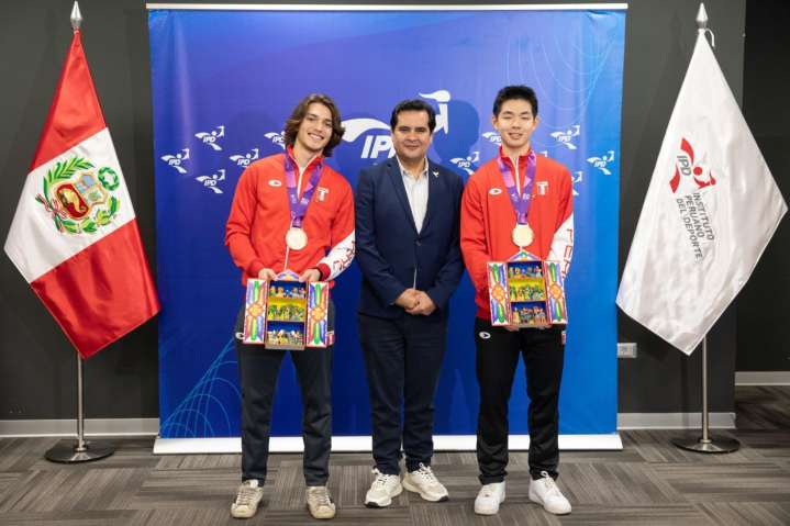 Medallistas en Juegos Asunción 2025 fueron homenajeados por el presidente del IPD