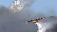 Más de 375 horas de vuelo y 1.077 descargas de agua: los aviones apagafuegos del Ejército luchan sin descanso contra los incendios