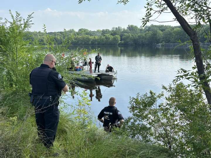 Dive team finds 1960s-era car in Mississippi River, possibly connected to missing persons case
