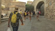 Para el PSOE la Junta "da la espalda" a empresarios turísticos y el Ejecutivo regional habla de crecimiento "sin precedentes" en el sector More