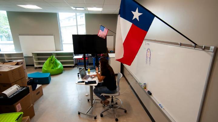 How Central Texas schools are adjusting to new cellphone ban