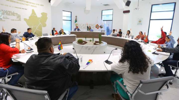 Cabildo de Ecatepec aprueba pago millonario de multa al SAT y lanza programa de apoyo a universitarios