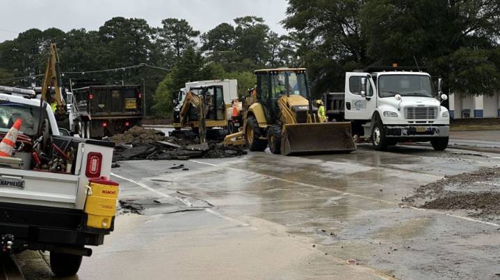 Water main break leads to major pothole at Asher & University in Little Rock