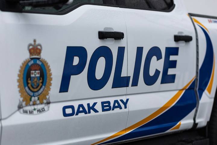 Cyclist struck by hit-and-run vehicle in Oak Bay