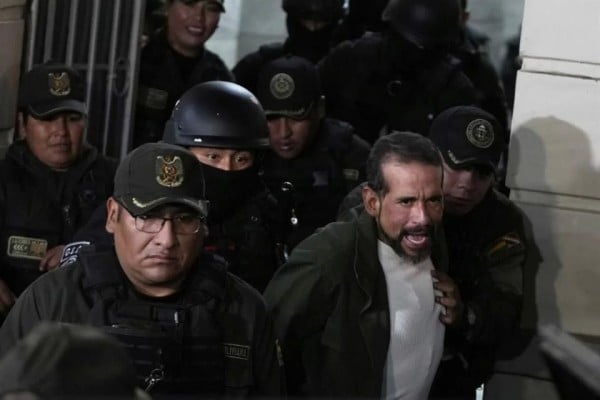 Excarcelan a líder opositor boliviano Camacho