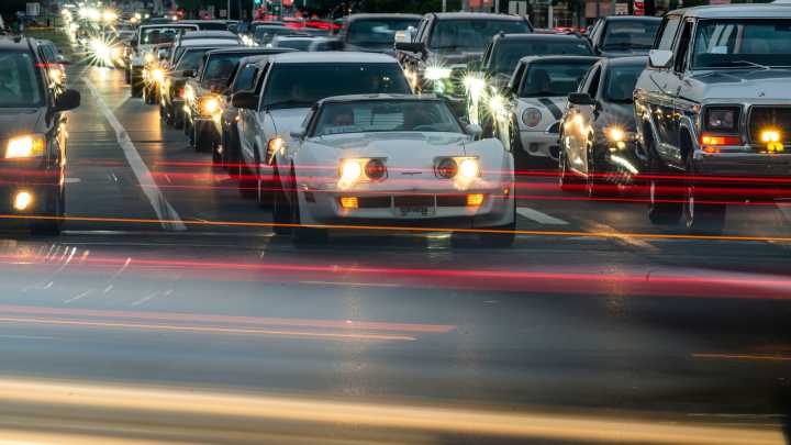 Classic car enthusiasts arrive early for Woodward Dream…