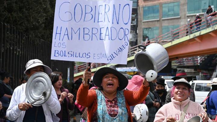 Crisis en Bolivia: escasez de alimentos, combustible y dólares a días de las elecciones