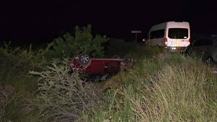 Mujer herida tras choque en la carretera Amealco