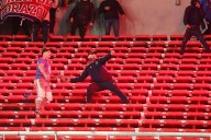 VIDEO. Vergüenza internacional: así relató la prensa argentina el horrible espectáculo de los “hinchas” de la U en Buenos Aires