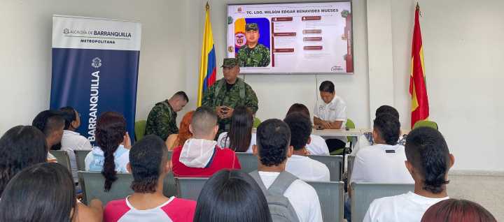 Ejército presenta su oferta institucional a jóvenes en conflictividad de la localidad metropolitana