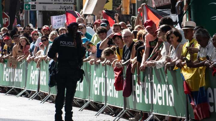 En libertad el detenido en Figueres por impedir el paso al equipo de Israel en La Vuelta