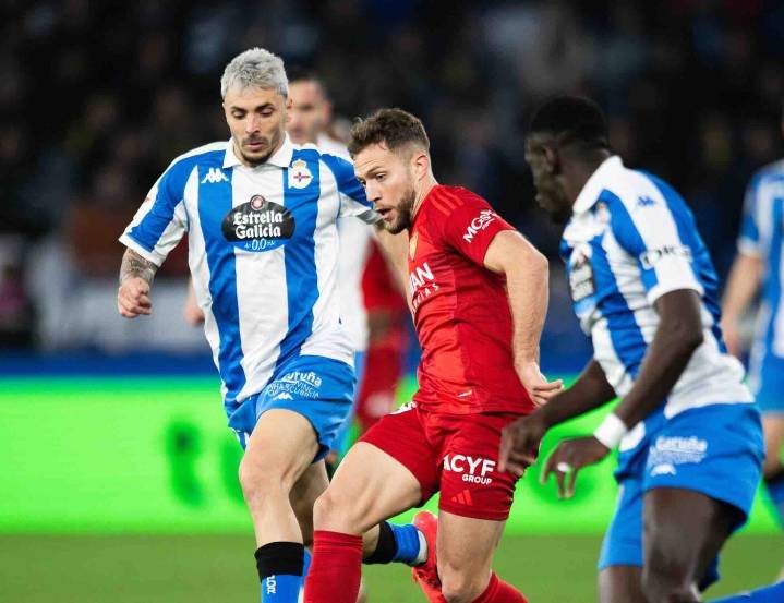 Iván Calero entrena al margen con el Real Zaragoza y peligra su traspaso a la Cultural Leonesa