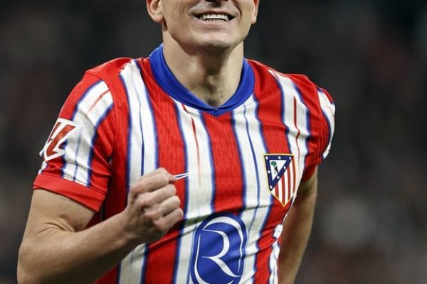 Video: el golazo de tiro libre de Julián Álvarez con el Atlético de Madrid frente al Espanyol