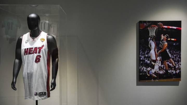 Fue declarado culpable el extrabajador de Miami Heat que robó cientos de camisetas y artículos del equipo