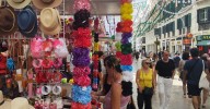Feria de Málaga: puestos en familia y de generación en generación