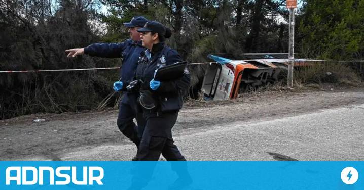 18:32 Grave accidente en una ruta cordillerana: un colectivo con 20 pasajeros volcó