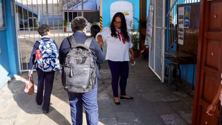 ¿Se retrasará el regreso a clases por las intensas lluvias en el nivel básico? Esto dice el calendario de la SEP