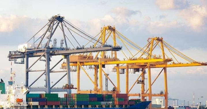 Transpacific shipping rates hold steady as tariff uncertainty keeps importers on the sidelines