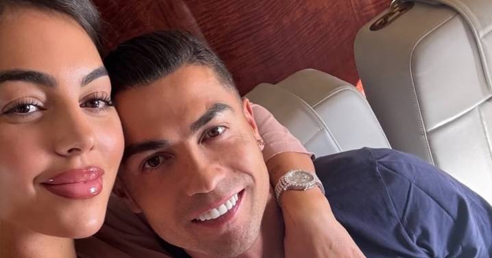 ¡Tienes que ver cómo brilla! Georgina y Cristiano se ponen románticos pero el anillo de compromiso se roba el show