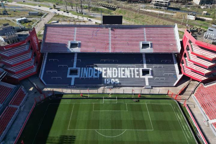 Era lo mínimo: Suspenden partido de Independiente tras incidentes con hinchas de la U