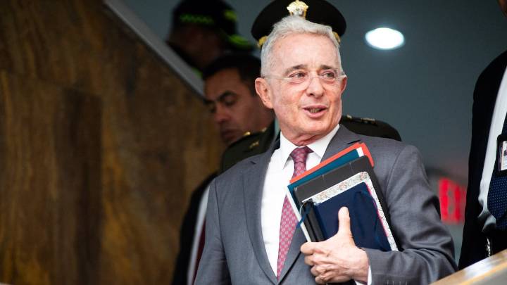 La justicia ordena la libertad inmediata del expresidente Álvaro Uribe