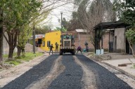 Comenzó la pavimentación de más de un kilómetro de calles y pasajes en el barrio Los Plátanos