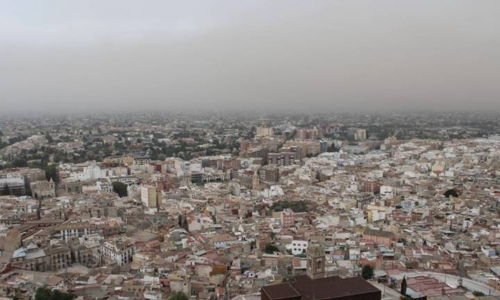 La intrusión de una masa de aire sahariano eleva los niveles de las partículas PM10 en Lorca