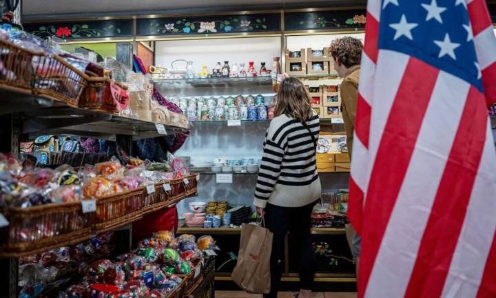Cae la confianza del consumidor en EEUU mientas sube expectativas de inflación