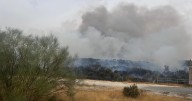 28 medios de extinción se despliegan por un incendio Colmenar Viejo que obliga a desalojar varias viviendas