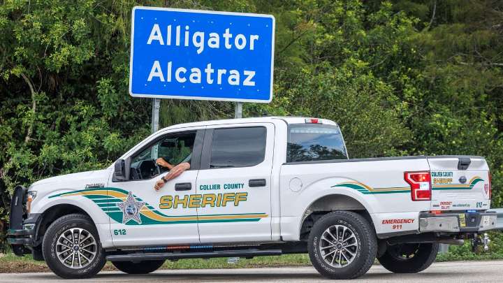 Una jueza ordena desmantelar en 60 días la polémica cárcel de migrantes Alligator Alcatraz
