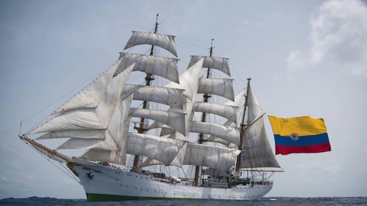 Continúa la búsqueda de grumete que cayó del Buque Gloria al río Magdalena