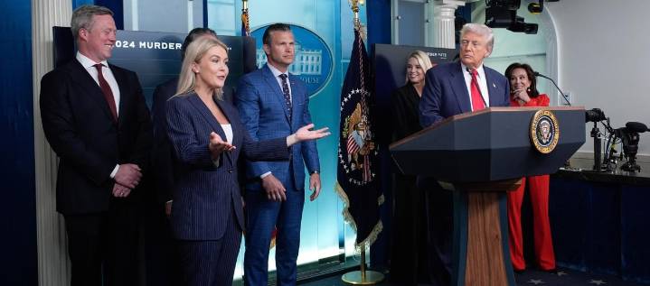 Trump firma orden que prorroga por otros 90 días los aranceles para China