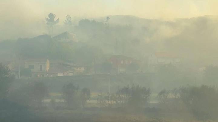 Los incendios rodean el Valle de Monterrei: aldeas quemadas, brigadas superadas y la comarca con el corazón en un puño