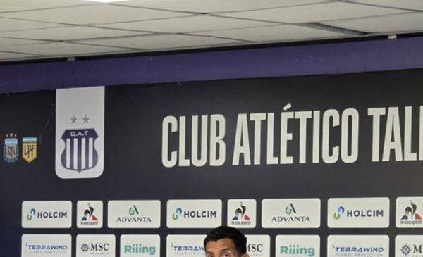 Tévez quiere un 9 pero no duda de la permanencia