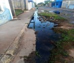 Calle 8 de Gran Sabana afectada por desbordes de aguas negras...