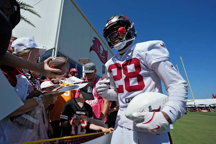 Shilo Sanders makes his presence felt in his debut with the Tampa Bay Buccaneers