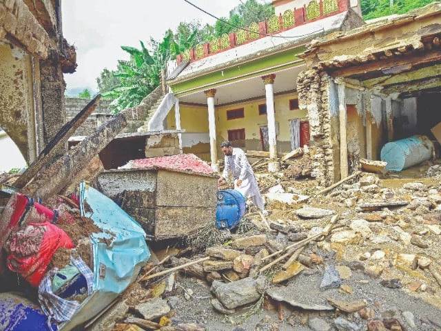 Rescuers race against time as K-P flood death toll tops 340