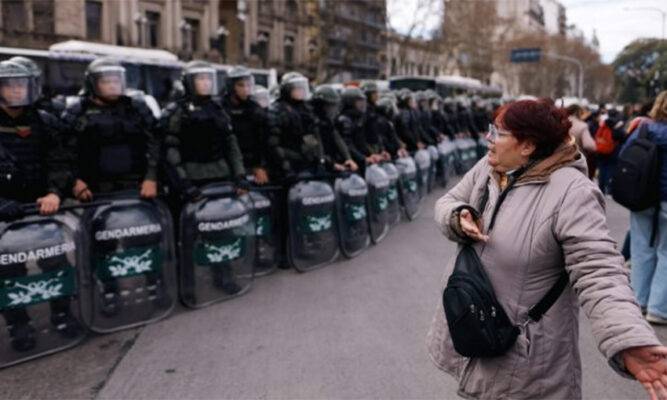 Argentina protestó contra la “motosierra” de Milei