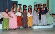 Música y feria en la plaza de Gaiman