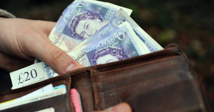 Dad 'reluctant' to buy twins' school uniforms as he gives ex £400 per month