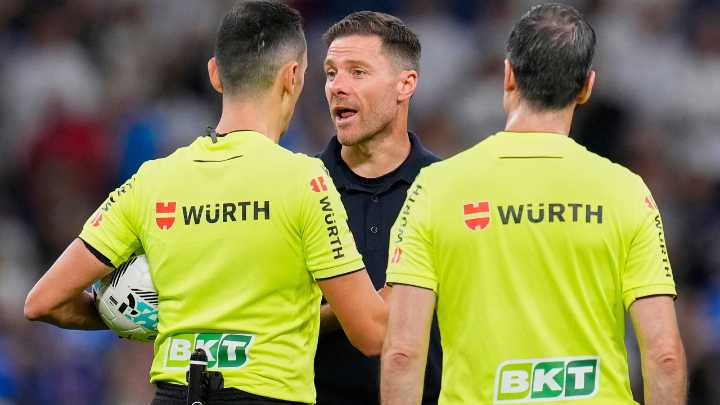 El dardo de Xabi Alonso al VAR tras los polémicos goles anulados al Real Madrid