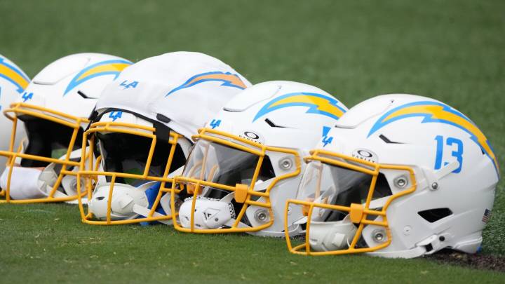 Chargers sign TE Thomas Yassmin