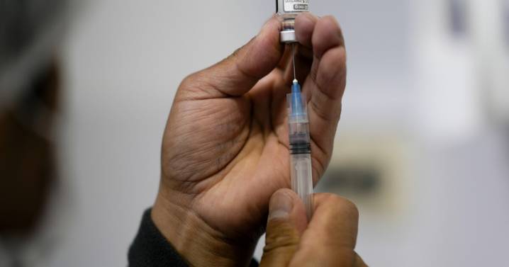 OB-GYN association breaks from CDC, recommends COVID shot for pregnant women