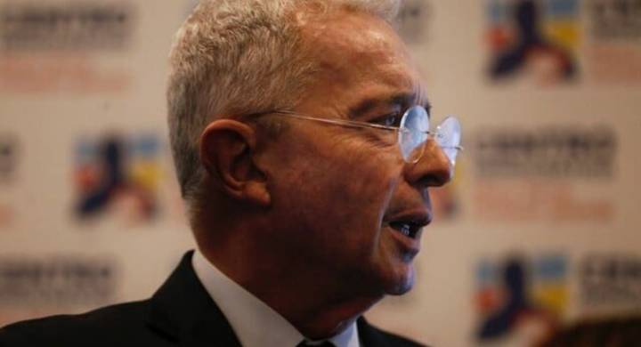 “La seguridad no es una proposición extremista”: Expresidente Álvaro Uribe El exmandatario se refirió a los asesinatos de Miguel Uribe Turbay y otros tres militares en Buenaventura.